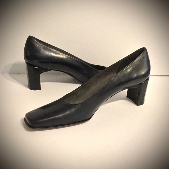 STUART WEITZMAN💋Black Leather Heels - Picture 3 of 8